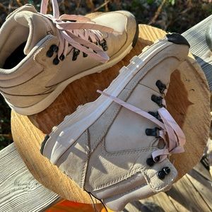 Danner women’s hiking boots 7.5